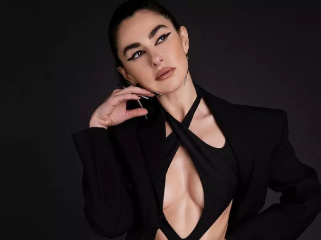 Nesrin Cavadzade tarzıyla geceye damga vurdu!