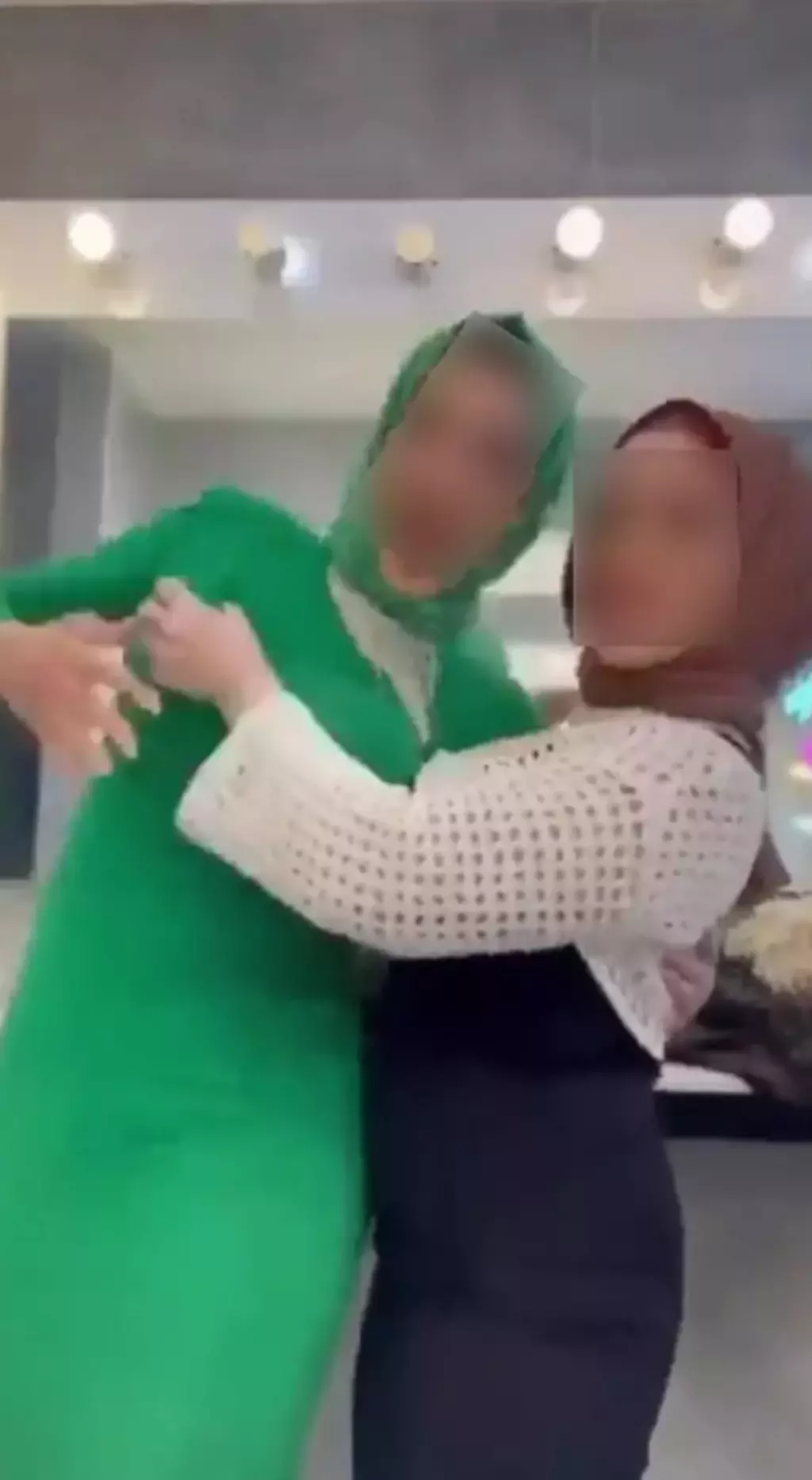 Kocasının Yasmin Erbil ile birlikte olduğunu iddia etmişti! Fenomen Cansu Nur Çufalı bu sefer de eşini herkesin önünde dövdü