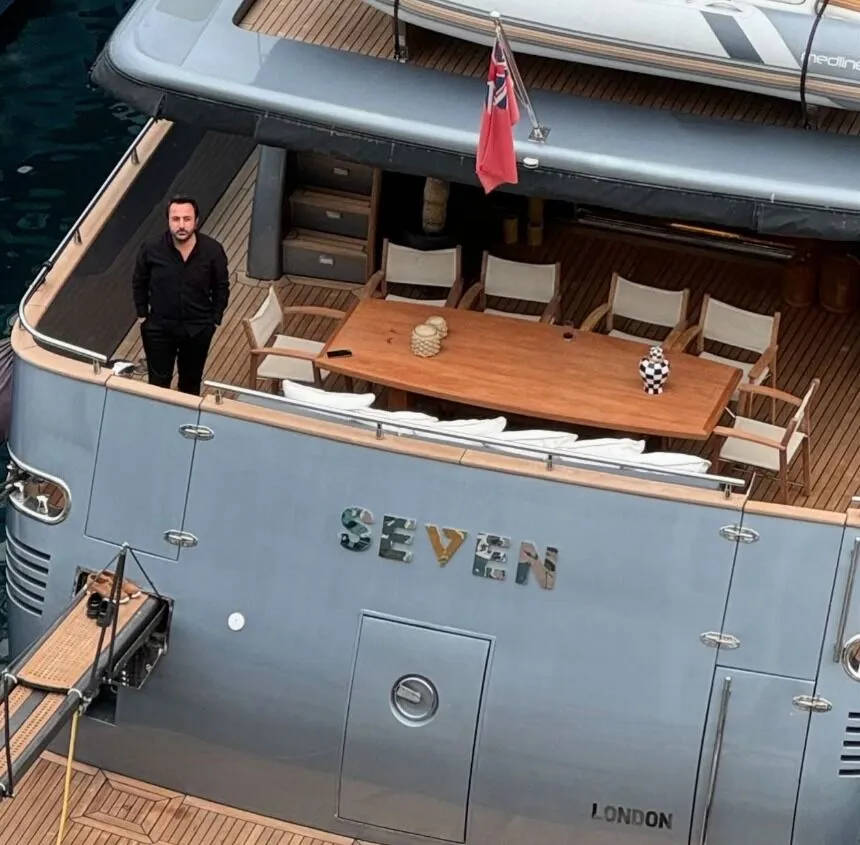 KIRMIZI BÜLTENLE ARANAN GÖKHAN SEVEN, MİKONOS’TA GÖZALTINA ALINDI