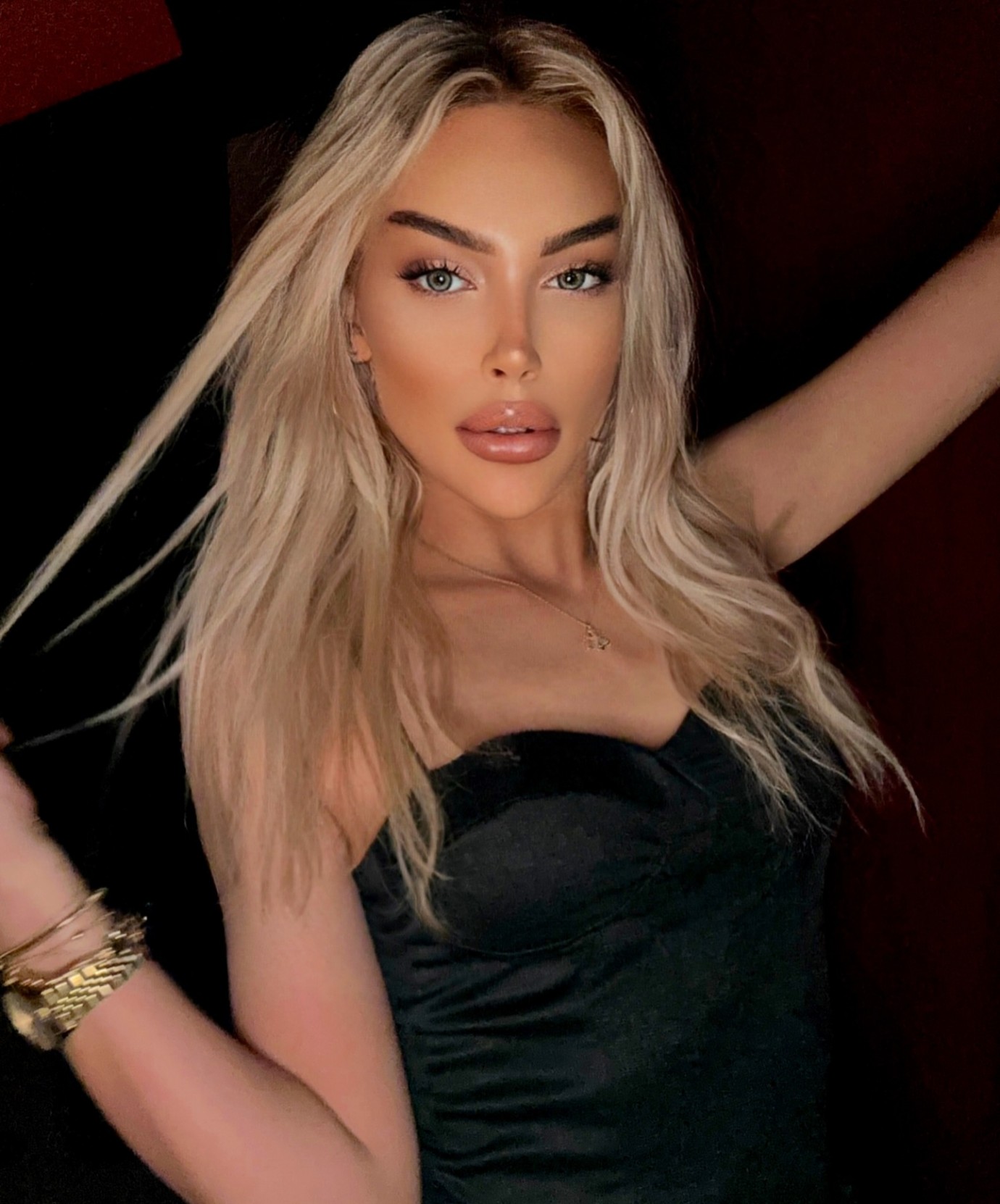 DOĞA ÇAKIR MAGAZİNİN YENİ YÜZÜ OLUYOR: EKRANLARDA TAŞLAR YERİNDEN OYNUYOR!