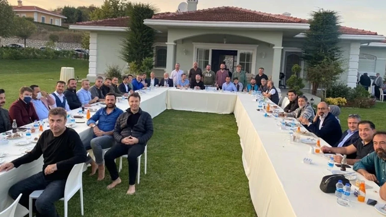 Veyis Ateş'in lüks villasında doğum günü partisi!