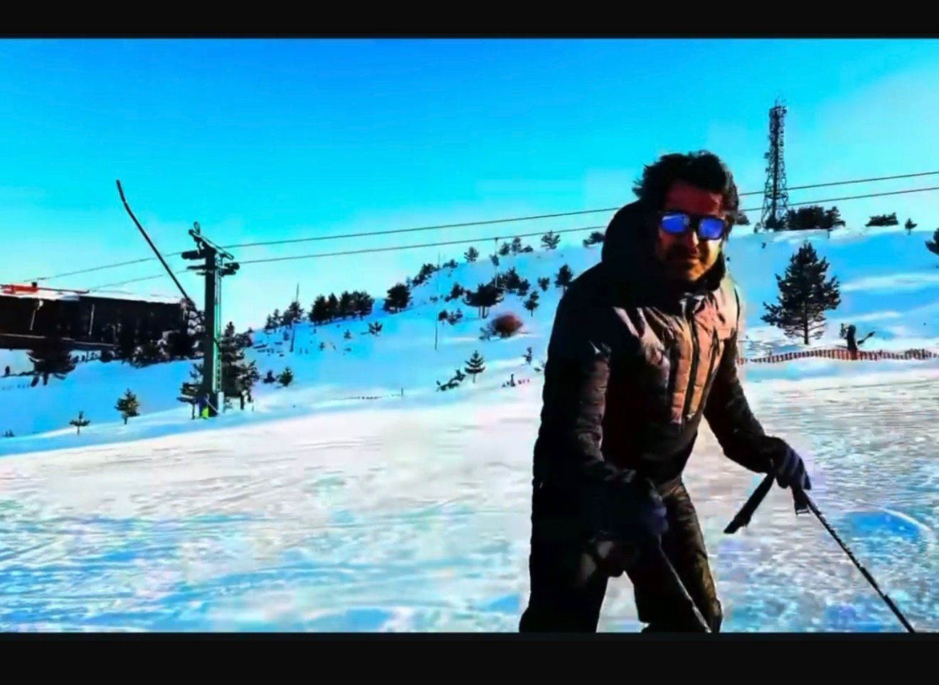 Mahsun Kırmızıgül Durmuyor! Köpekbalıklarından Sonra Kartalkaya’da Kayak Şovu