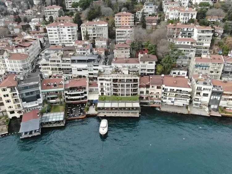 Bebek Otel basıldığında tekneyle kaçan ünlüler kim?