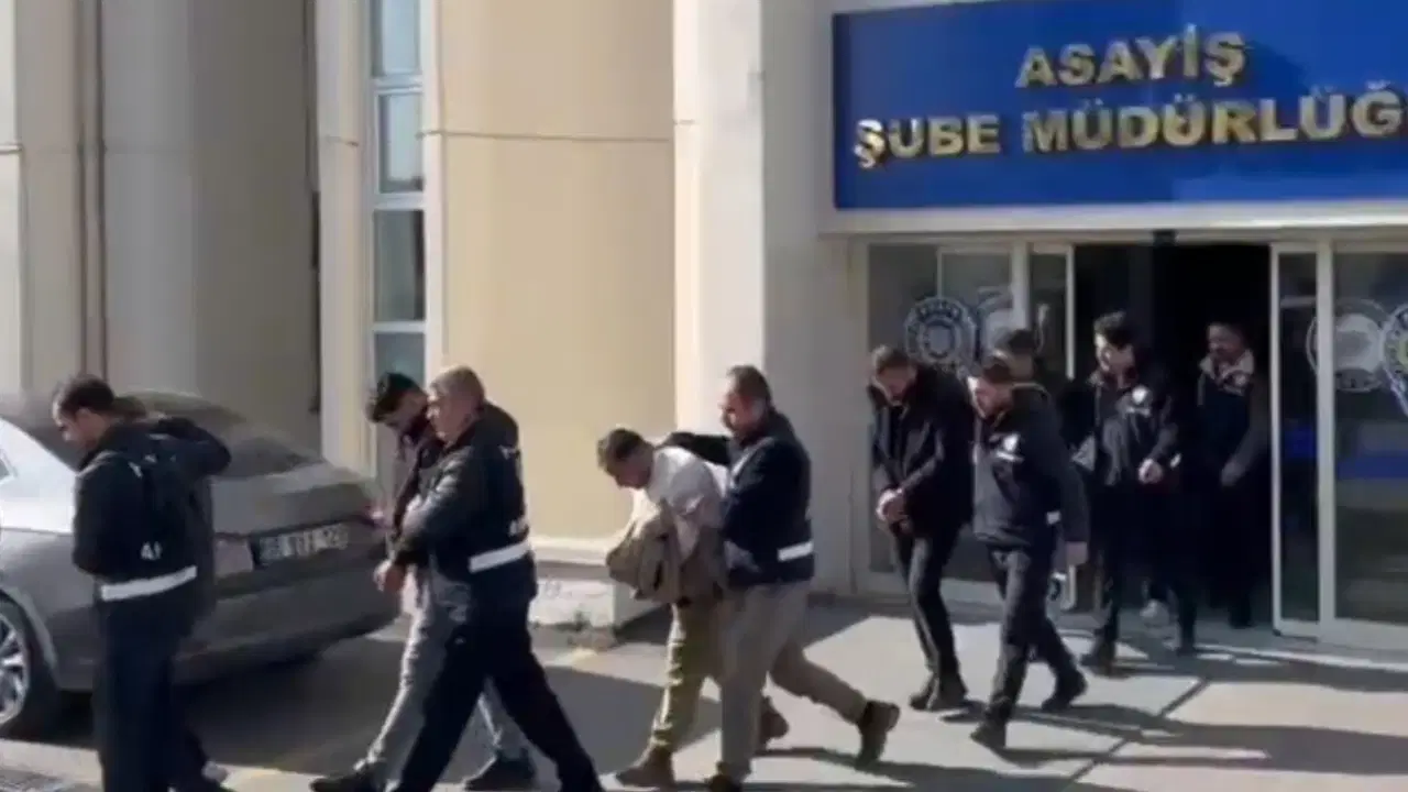 Borsada 1.3 milyarlık vurgun! Vatandaşları dolandıran çeteye operasyon