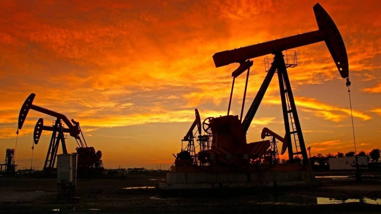 Anlaşma beklentisiyle petrol fiyatları geriledi: Marttan bu yana en düşük seviye